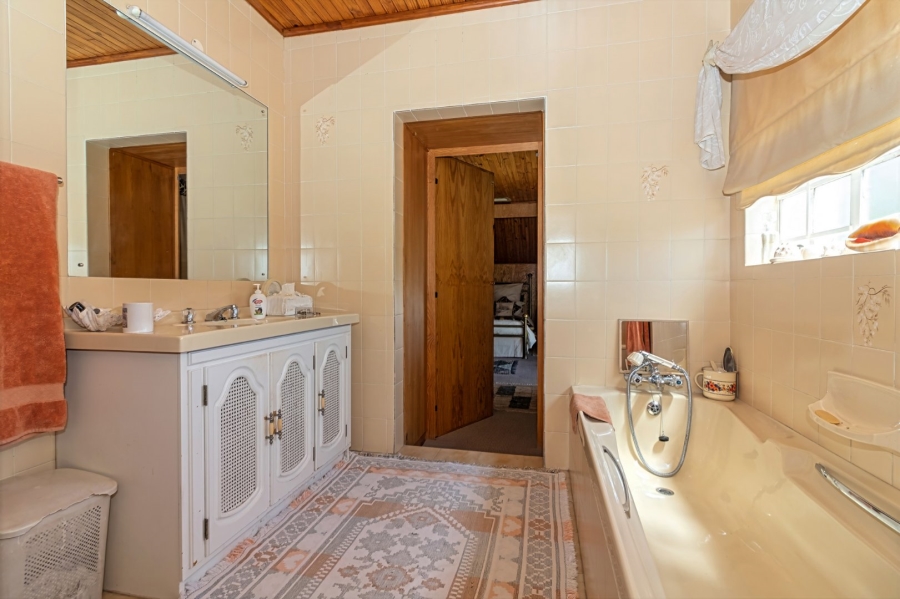 4 Bedroom Property for Sale in Wilgenhof Free State